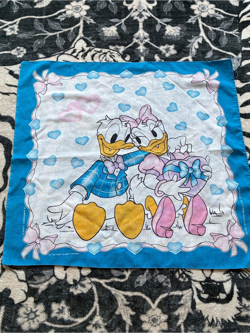 002 - VINTAGE 90s WALT DISNEY DONALD AND DAISY DUCK BANDANA